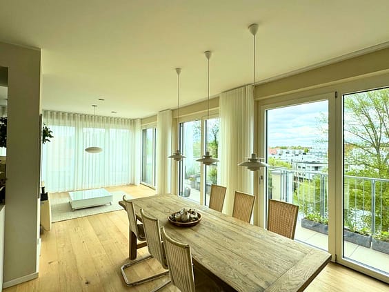 dachgeschosswohnung-brandenburg-wellenvorhaenge-interstil-innenlaufschiene-15m - 4764 Wellenvorhänge mit Interstil Innenlaufschiene in Dachgeschosswohnung in Brandenburg an der Havel - 15 Meter Länge